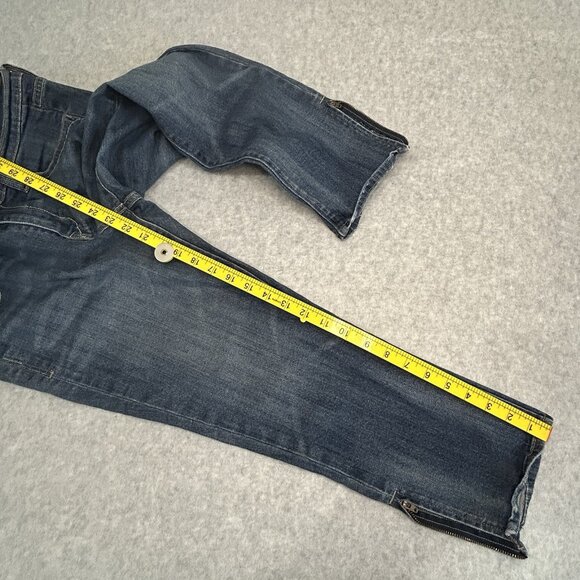 OLD NAVY The Flirt Capri Jeans Sz 8 Medium Wash Blue Denim Zipper Cuff Stretch - Picture 10 of 14